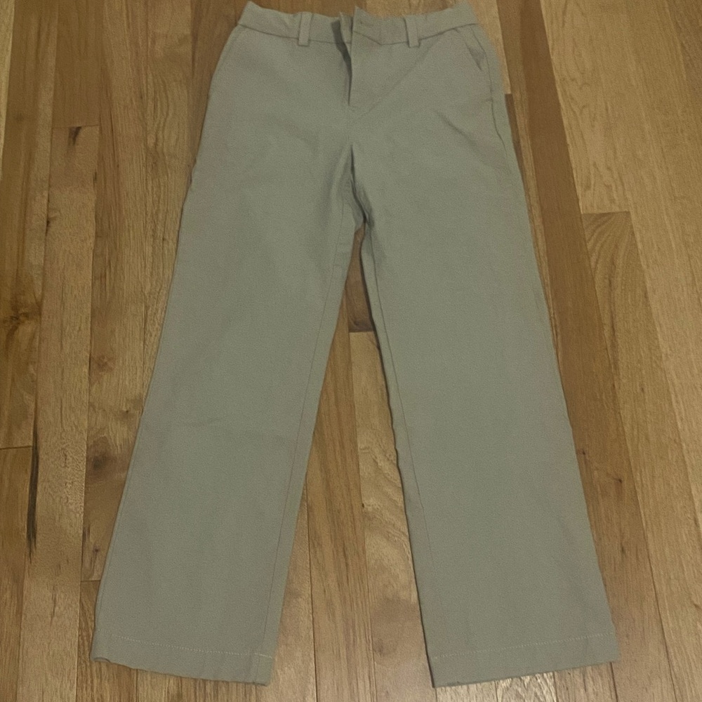 Vineyard Vines Boys’ Performance Pant. Khaki size 10